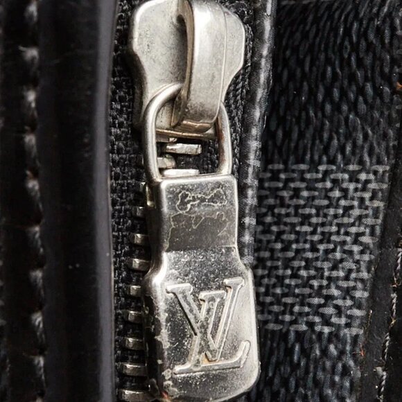 Louis Vuitton Damier Graphite Canvas Tadao Bag - Picture 6 of 12